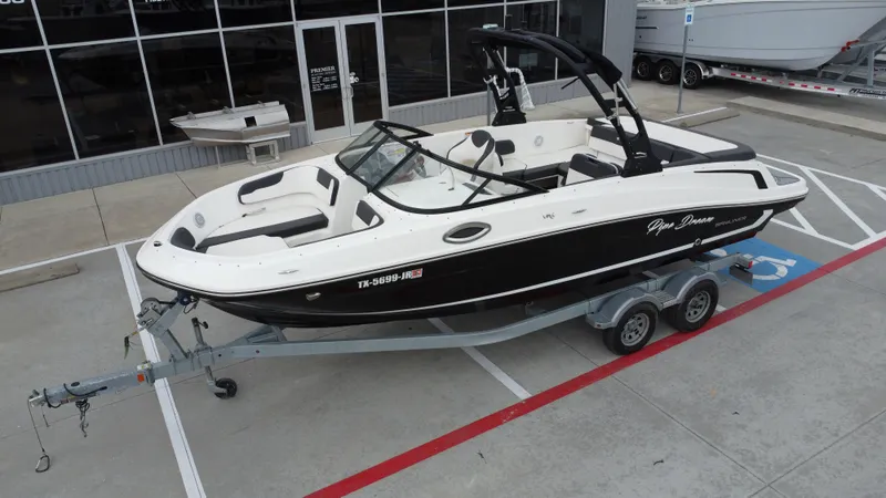 Slide: The Image of Bayliner VR6 2021 - 16