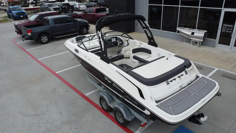 Slide: The Image of Bayliner VR6 2021 - 18