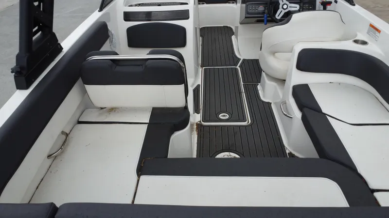 Slide: The Image of Bayliner VR6 2021 - 23