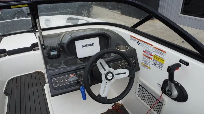 Slide: The Image of Bayliner VR6 2021 - 25