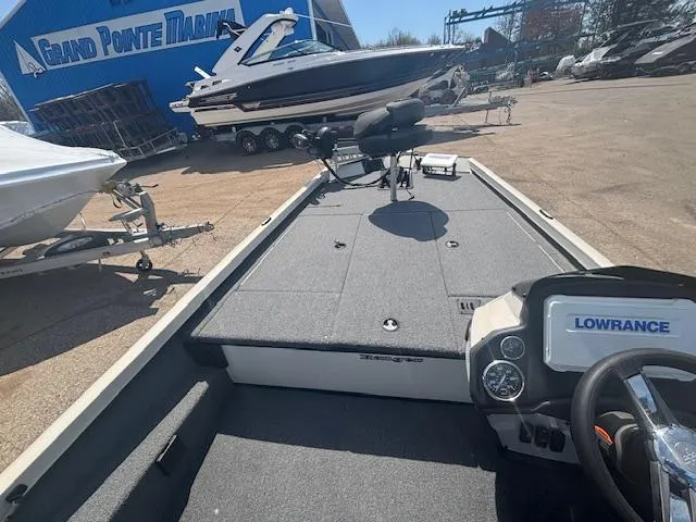 Slide: The Image of 2024 Ranger RT188 boat with Lowrance electronics at Grand Pointe Marina. - 17