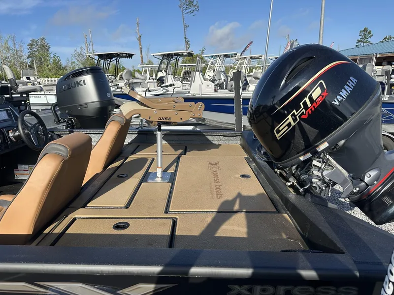 Slide: The Image of 2025 Xpress Hyper-Lift H18 Crappie boat with Yamaha and Suzuki outboards. - 5