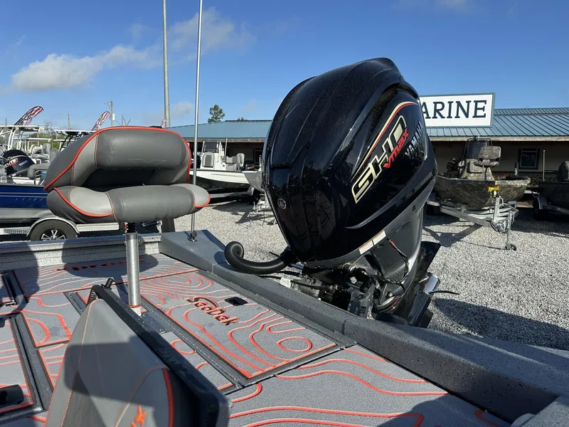 Slide: The Image of 2025 Xpress Hyper-Lift Series H22B boat with Yamaha SHO VMAX engine. - 9