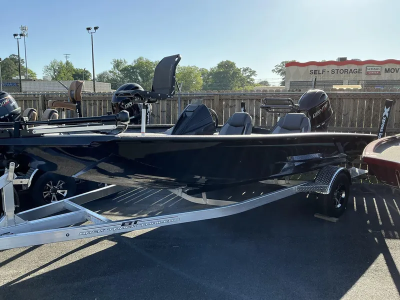 Slide: The Image of Xpress Hyper-Lift Series H18 CRAPPIE MODEL 2025 - 1