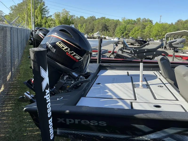 Slide: The Image of Xpress Hyper-Lift Series H18 CRAPPIE MODEL 2025 - 11