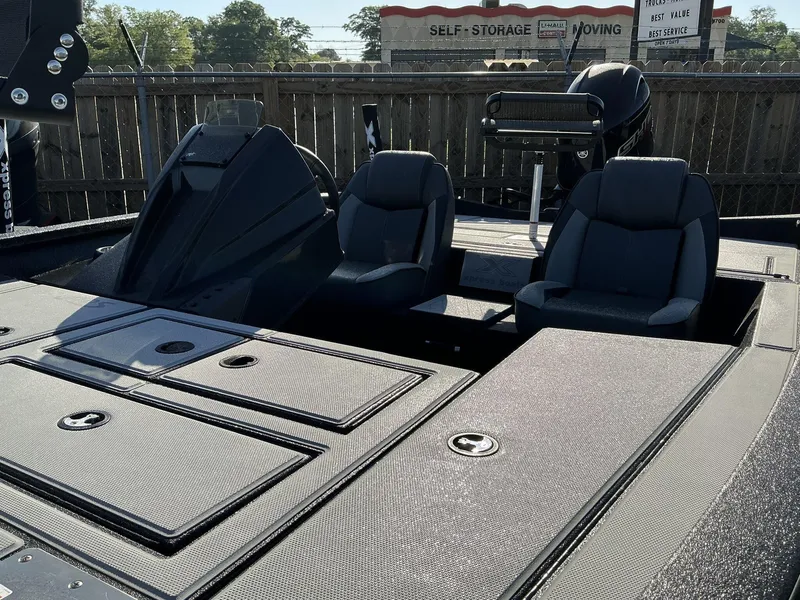 Slide: The Image of Xpress Hyper-Lift Series H18 CRAPPIE MODEL 2025 - 3