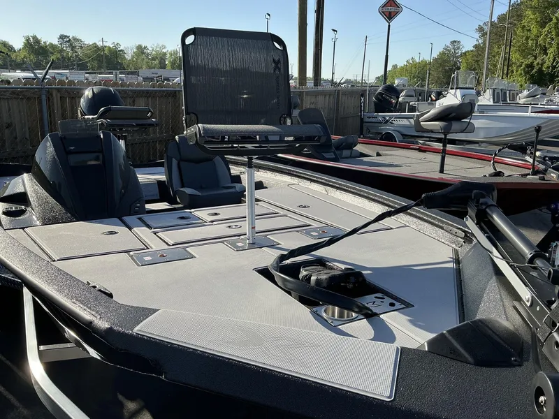 Slide: The Image of Xpress Hyper-Lift Series H18 CRAPPIE MODEL 2025 - 5