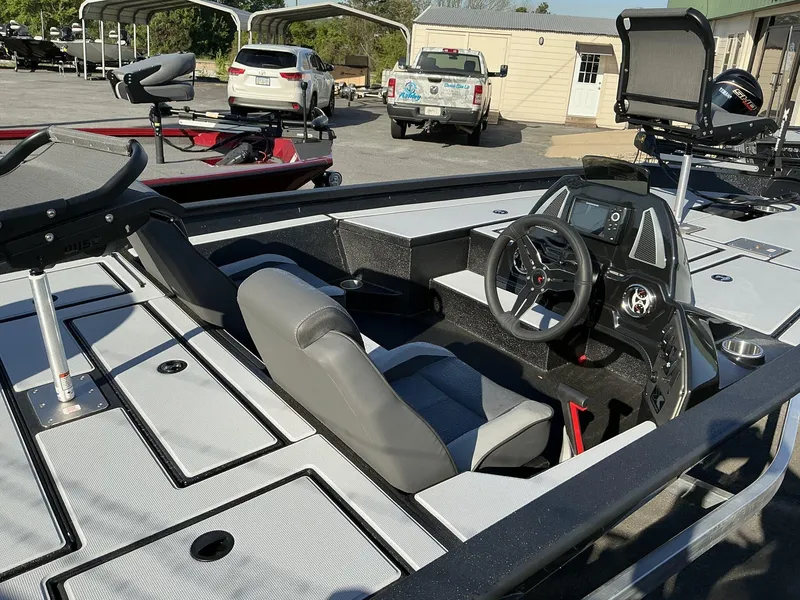 Slide: The Image of Xpress Hyper-Lift Series H18 CRAPPIE MODEL 2025 - 7