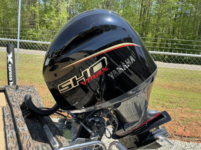 Slide: The Image of 2025 Xpress Hyper-Lift Crappie Series H20 with Yamaha SHO VMAX engine, outdoors. - 9