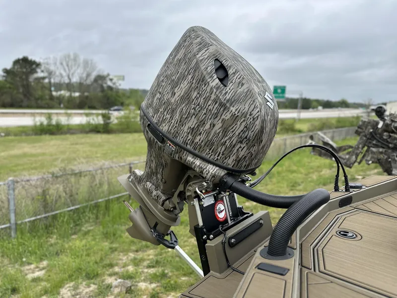 Slide: The Image of Outboard motor on Thor LAKE HAMMER 1900 CC boat, 2025 model, with camouflage design. - 5