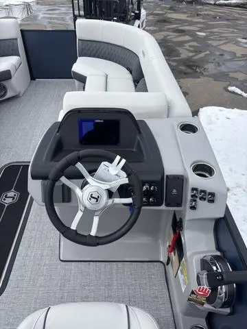 Slide: The Image of Harris SUNLINER 230 SLDH 2025 - 17