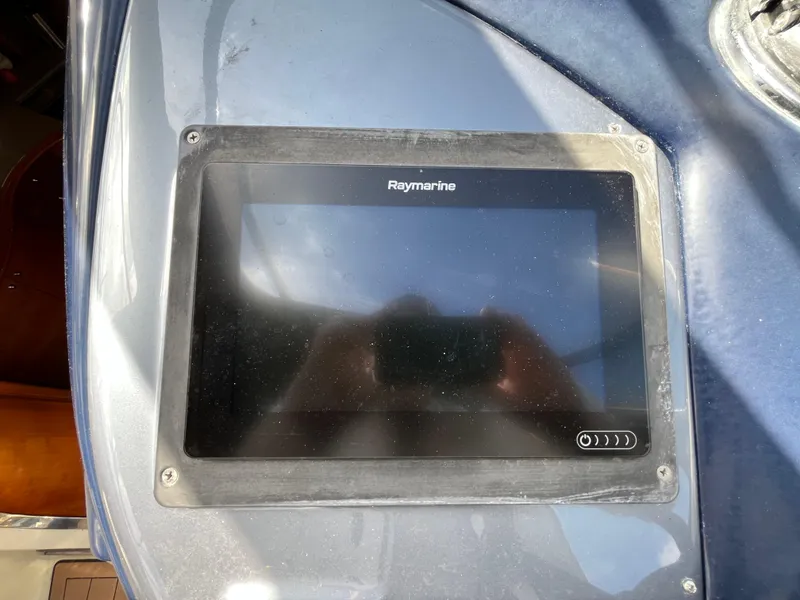 Slide: The Image of Raymarine display on 2006 Azimut Atlantis yacht dashboard. - 15