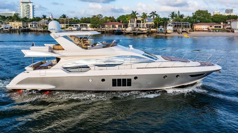 Slide: The Image of Azimut 70 Fly 2011 - 90