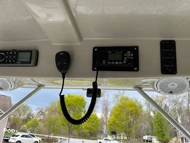 Slide: The Image of 2008 Robalo R225 for sale in Gambrills, MD - 42