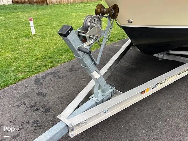 Slide: The Image of 2008 Robalo R225 for sale in Gambrills, MD - 8