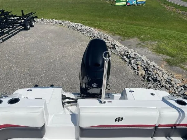 Slide: The Image of 2022 Hurricane SS 192 RL OB boat with outboard motor, viewed from the rear on a sunny day. - 10