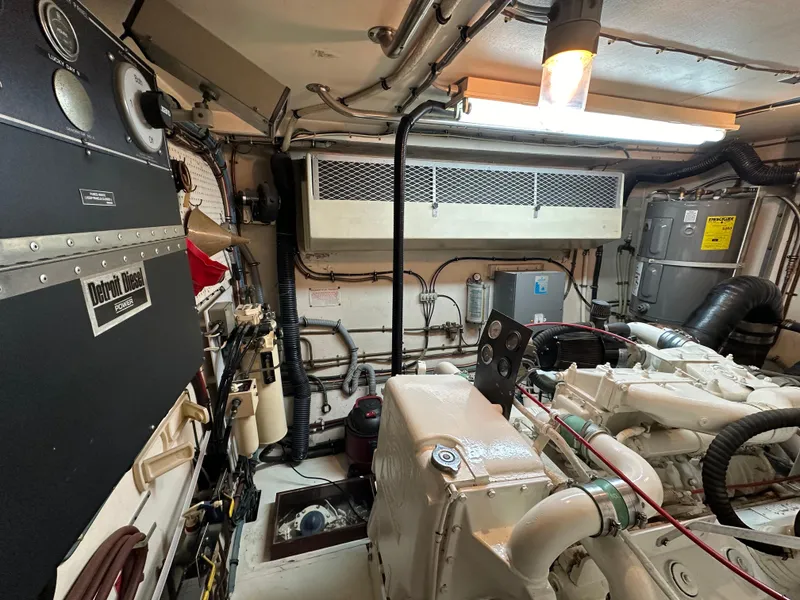 Slide: The Image of Hatteras 63 Motoryacht 1987 - 51