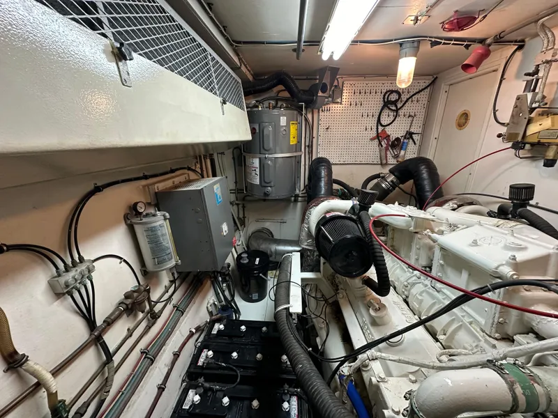 Slide: The Image of Hatteras 63 Motoryacht 1987 - 52