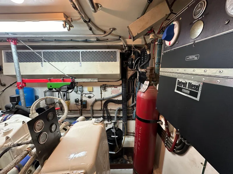 Slide: The Image of Hatteras 63 Motoryacht 1987 - 56