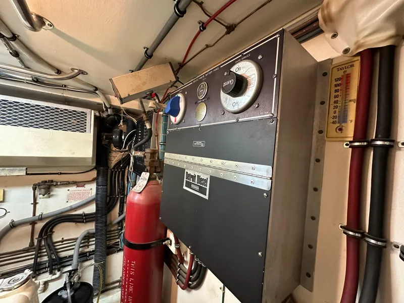 Slide: The Image of Hatteras 63 Motoryacht 1987 - 57