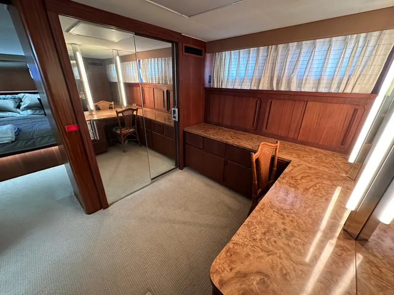 Slide: The Image of Hatteras 63 Motoryacht 1987 - 58