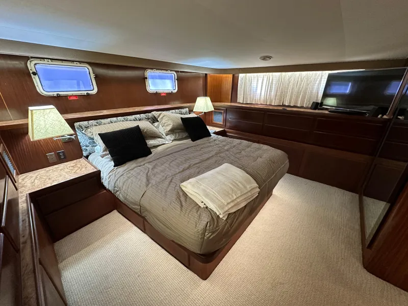 Slide: The Image of Hatteras 63 Motoryacht 1987 - 60