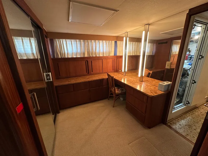 Slide: The Image of Hatteras 63 Motoryacht 1987 - 63