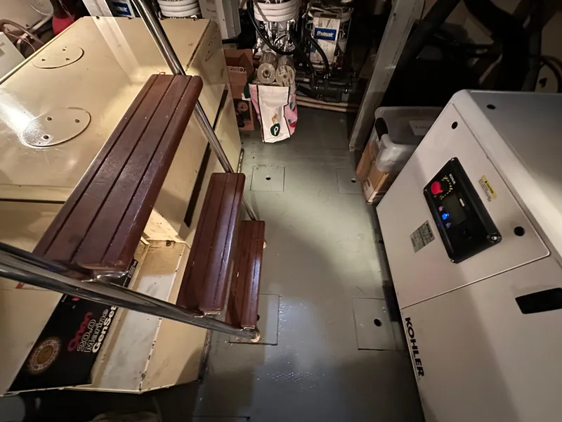 Slide: The Image of Hatteras 63 Motoryacht 1987 - 69