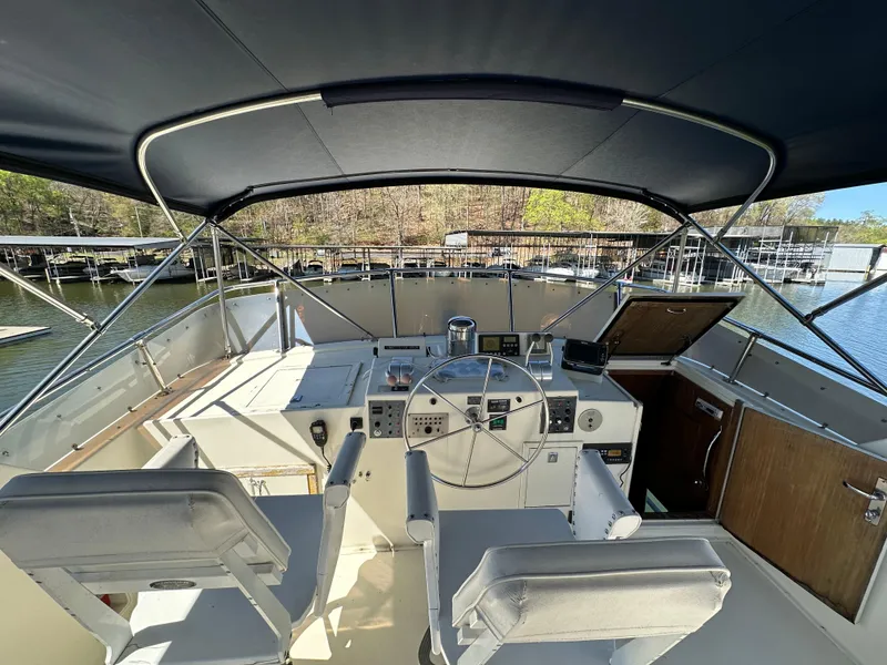 Slide: The Image of Hatteras 63 Motoryacht 1987 - 74