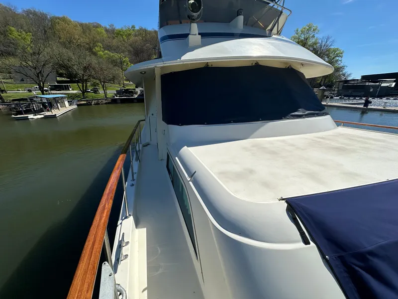 Slide: The Image of Hatteras 63 Motoryacht 1987 - 82