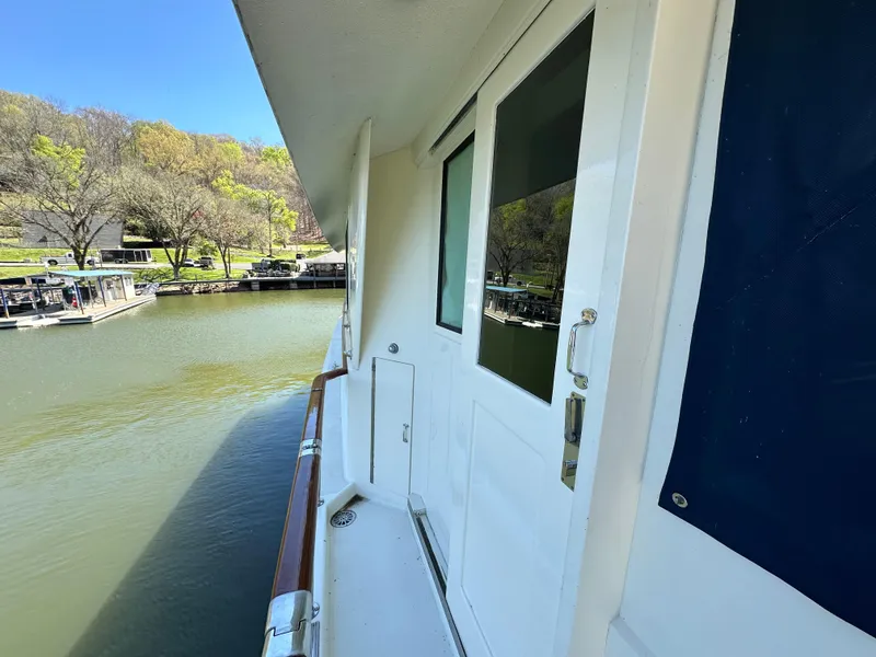 Slide: The Image of Hatteras 63 Motoryacht 1987 - 83