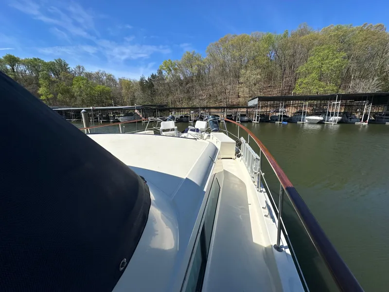 Slide: The Image of Hatteras 63 Motoryacht 1987 - 84