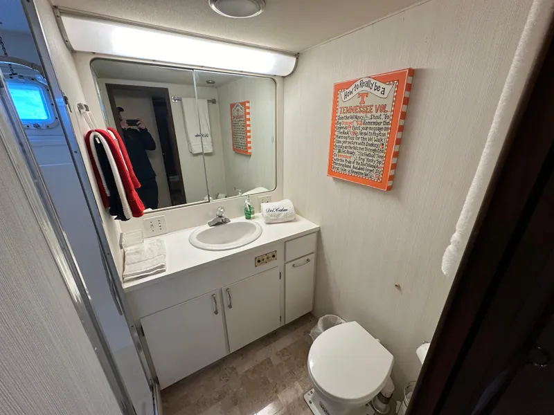 Slide: The Image of Hatteras 63 Motoryacht 1987 - 85