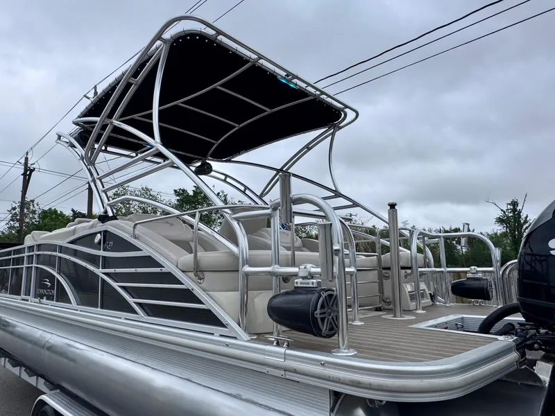 Slide: The Image of 2014 Bennington 2575 RCW pontoon boat with canopy, sleek design, and spacious seating. - 20