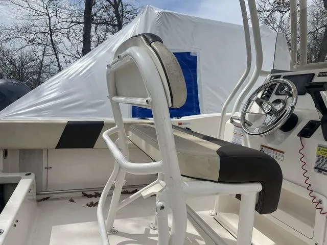 Slide: The Image of Robalo R202EX 2021 - 6