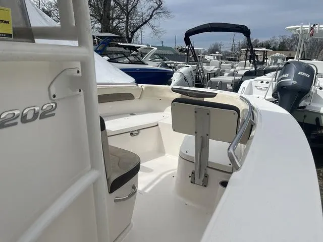 Slide: The Image of Robalo R202EX 2021 - 7