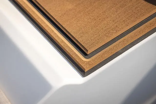 Slide: The Image of Hurricane Sundeck 3200 OB - Yacht Certified 2025 - 14