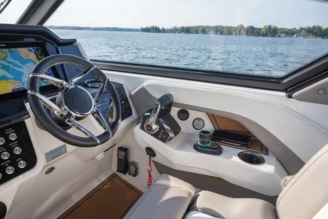 Slide: The Image of Hurricane Sundeck 3200 OB - Yacht Certified 2025 - 17