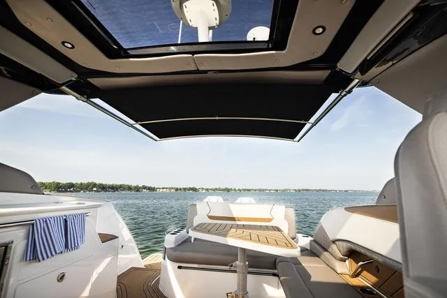 Slide: The Image of Hurricane Sundeck 3200 OB - Yacht Certified 2025 - 18