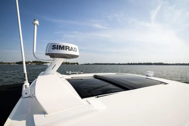 Slide: The Image of Hurricane Sundeck 3200 OB - Yacht Certified 2025 - 22