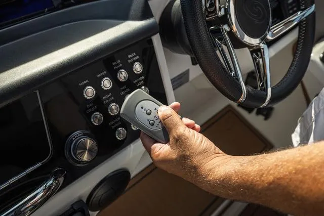 Slide: The Image of Hurricane Sundeck 3200 OB - Yacht Certified 2025 - 31