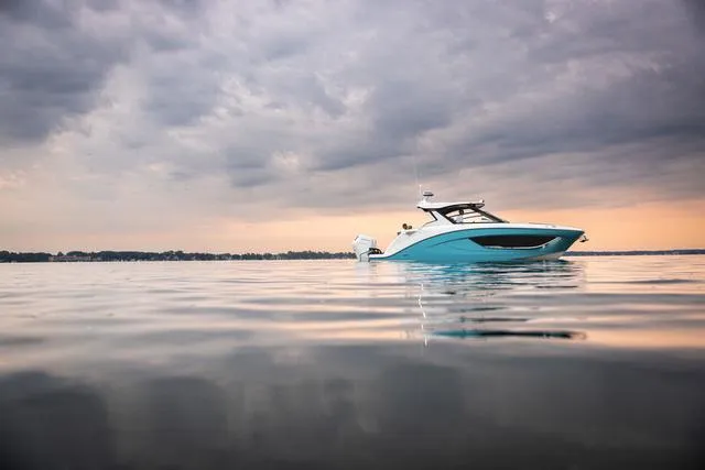 Slide: The Image of Hurricane Sundeck 3200 OB - Yacht Certified 2025 - 35