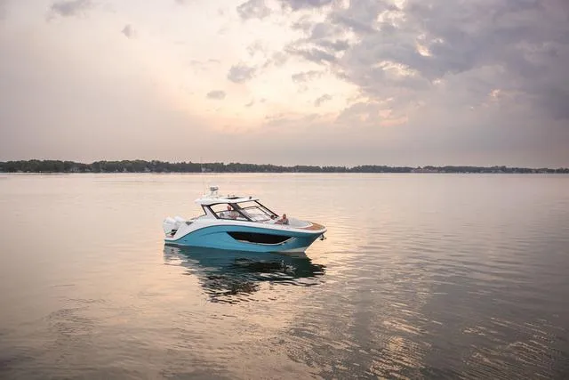 Slide: The Image of Hurricane Sundeck 3200 OB - Yacht Certified 2025 - 36