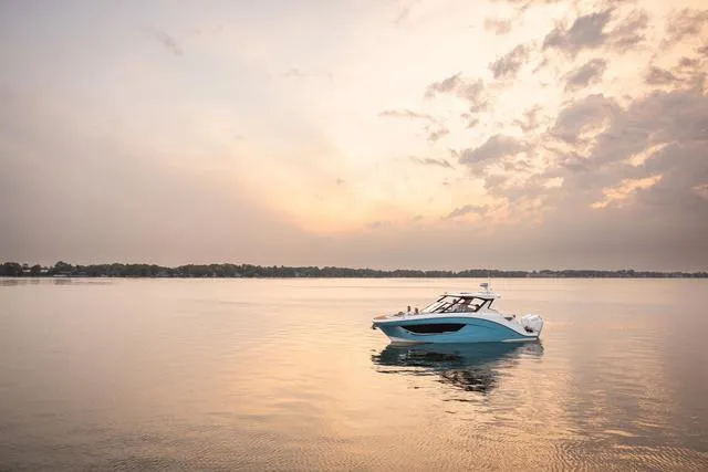 Slide: The Image of Hurricane Sundeck 3200 OB - Yacht Certified 2025 - 37