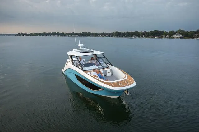 Slide: The Image of Hurricane Sundeck 3200 OB - Yacht Certified 2025 - 38