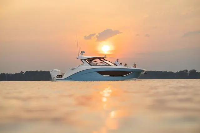 Slide: The Image of Hurricane Sundeck 3200 OB - Yacht Certified 2025 - 39