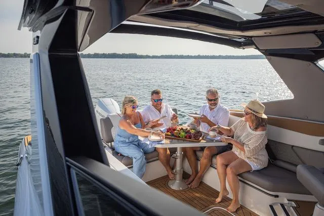 Slide: The Image of Hurricane Sundeck 3200 OB - Yacht Certified 2025 - 44