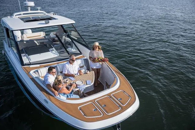 Slide: The Image of Hurricane Sundeck 3200 OB - Yacht Certified 2025 - 5