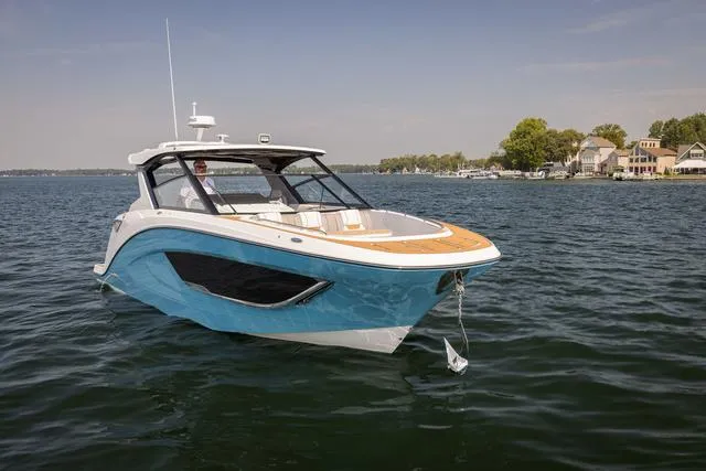 Slide: The Image of Hurricane Sundeck 3200 OB - Yacht Certified 2025 - 50