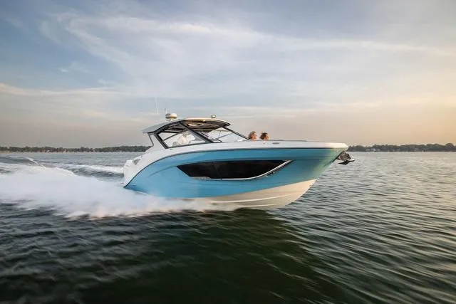 Slide: The Image of Hurricane Sundeck 3200 OB - Yacht Certified 2025 - 51